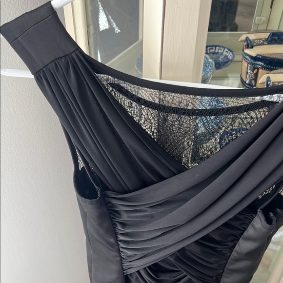 Black satin mini with lace detail - Picture 4 of 6